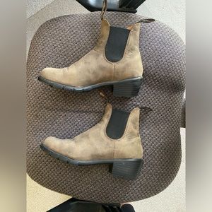 Blundstones with a heel. Rustic Brown, size 7.5.